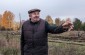 Jan K., born in 1922, explains the configuration of the site at the former Orchówek railway station, from which the Jews of Wlodowa were sent to Sobibor. ©Les Kasyanov/Yahad - In Unum