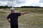 Yelizaveta M., born in 1932, points out the killing site of the Jews in Kamen. ©Nicolas Tkatchouk/Yahad - In Unum